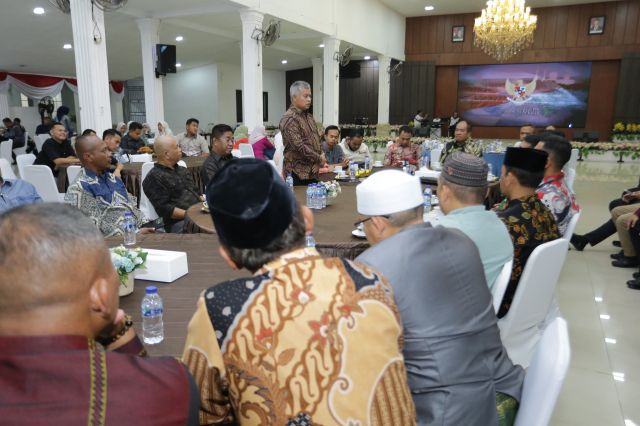 KETUA DPRD ASAHAN DAN FORKOPIMDA BERSAMA ULAMA, LINTAS ETNIS, DAN MAHASISWA SEPAKAT MENJAGA KONDUSIVITAS ASAHAN